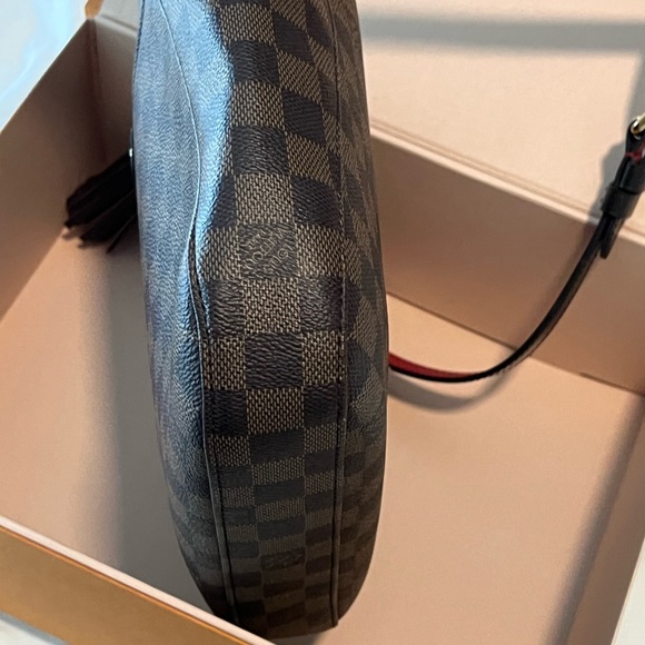 SOLD-Authentic Louis Vuitton South Bank Besace Damiere Ebene Crossbody - Picture 4 of 10